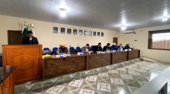 "A ata completa 12ª Sessão Extraordinária da 33ª Sessão Legislativa da 9ª Legislatura"