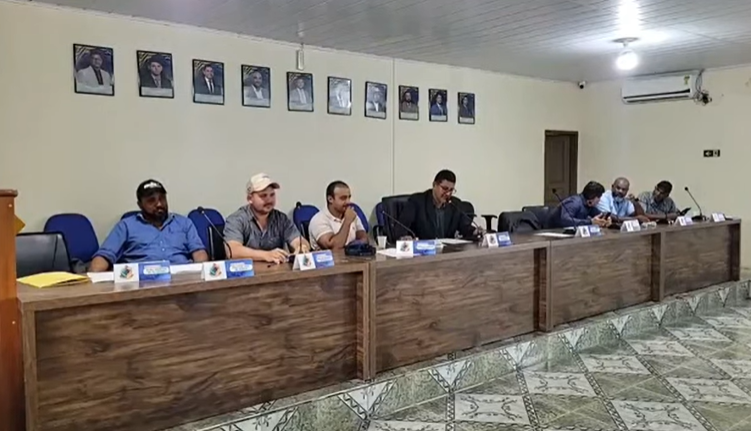 "A ata completa 1ª Sessão Extraordinária da 33ª Sessão Legislativa da 9ª Legislatura"