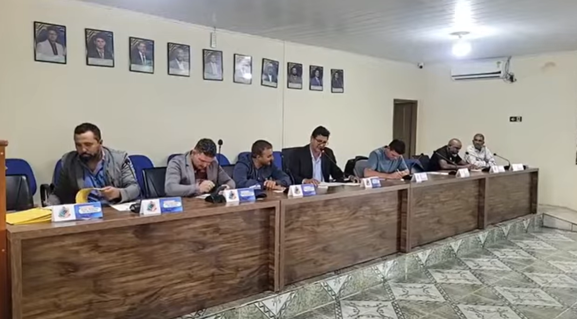 "A ata completa 2ª Sessão Extraordinária da 33ª Sessão Legislativa da 9ª Legislatura"