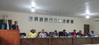 "A ata completa 4ª Sessão Extraordinária da 33ª Sessão Legislativa da 9ª Legislatura"